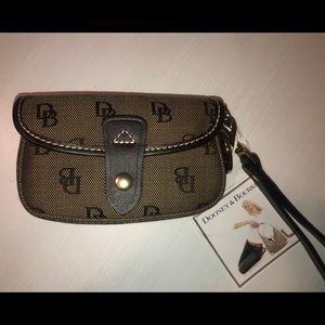 DOONEY & BURKE WRISTLET - BRAND NEW